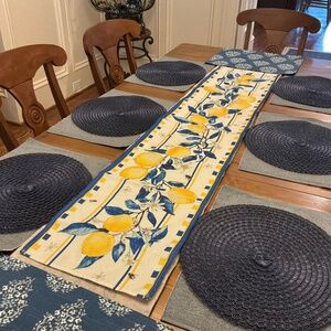 Lemons table runner